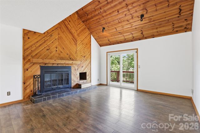 207 Wood Dale Drive, Hendersonville, NC 28791