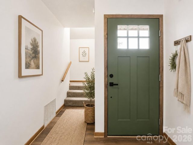207 Wood Dale Drive, Hendersonville, NC 28791