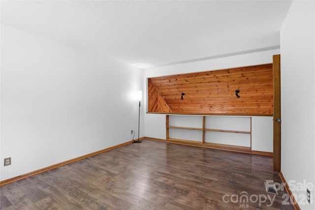 207 Wood Dale Drive, Hendersonville, NC 28791
