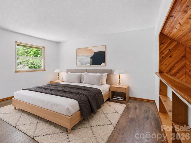 207 Wood Dale Drive, Hendersonville, NC 28791