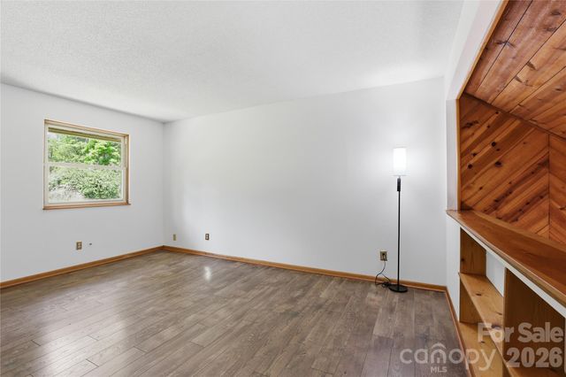 207 Wood Dale Drive, Hendersonville, NC 28791