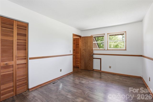 207 Wood Dale Drive, Hendersonville, NC 28791