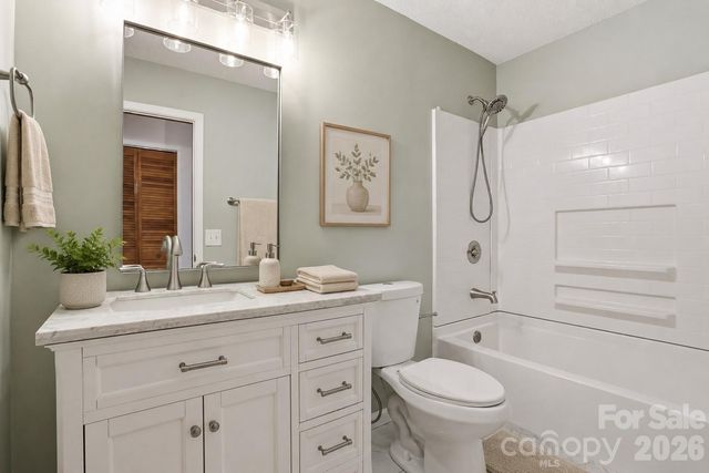 207 Wood Dale Drive, Hendersonville, NC 28791