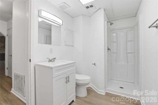 207 Wood Dale Drive, Hendersonville, NC 28791