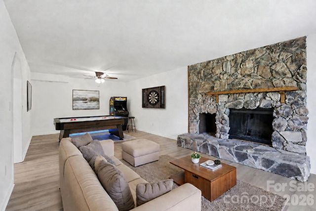 207 Wood Dale Drive, Hendersonville, NC 28791