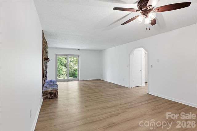 207 Wood Dale Drive, Hendersonville, NC 28791