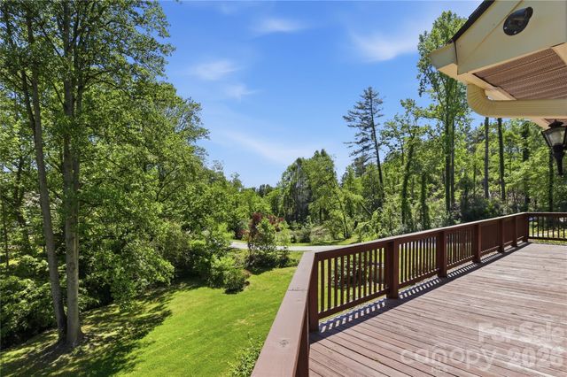 207 Wood Dale Drive, Hendersonville, NC 28791