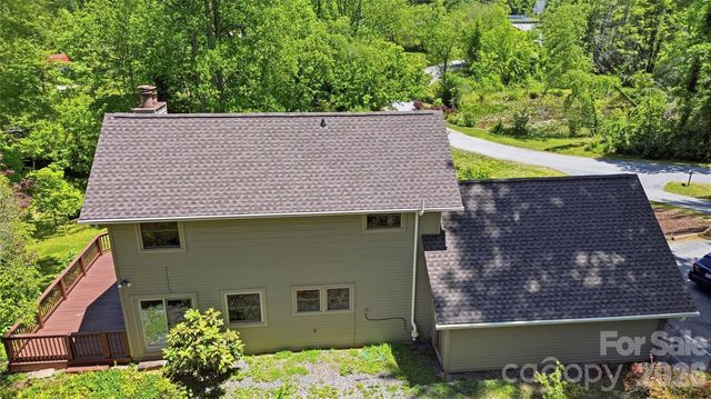 207 Wood Dale Drive, Hendersonville, NC 28791