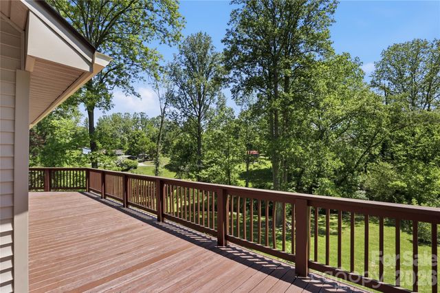 207 Wood Dale Drive, Hendersonville, NC 28791