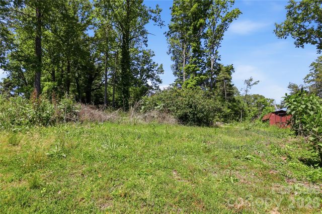 207 Wood Dale Drive, Hendersonville, NC 28791