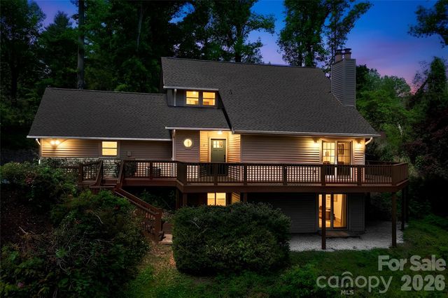207 Wood Dale Drive, Hendersonville, NC 28791