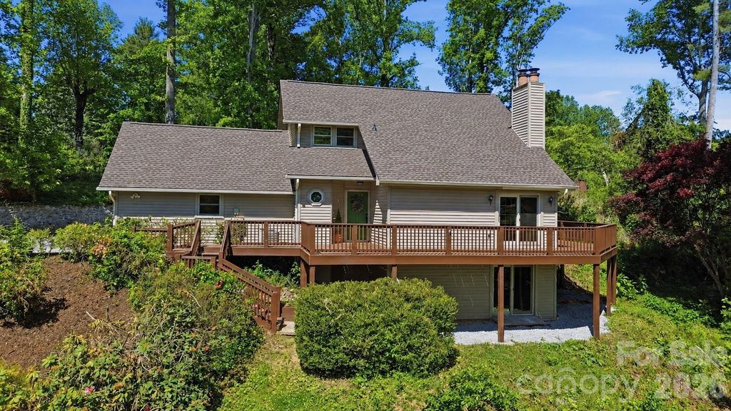 207 Wood Dale Drive, Hendersonville, NC 28791