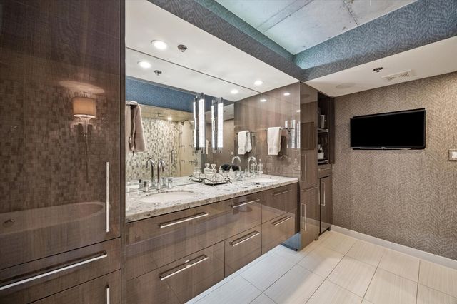 6007 Memorial Drive 304, Houston, TX 77007