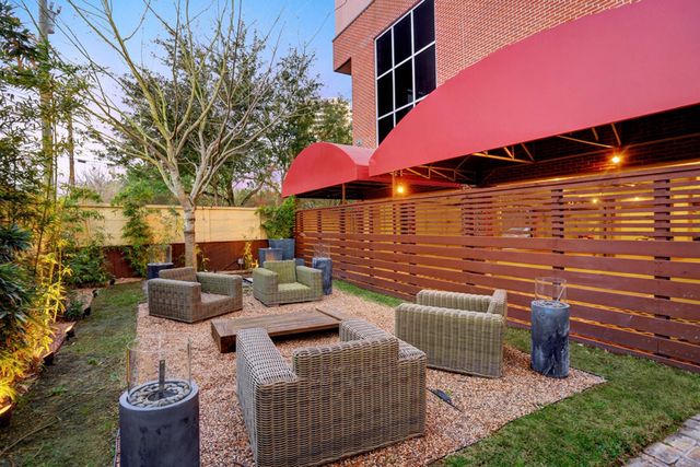 6007 Memorial Drive 304, Houston, TX 77007