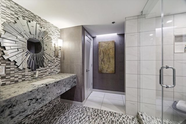 6007 Memorial Drive 304, Houston, TX 77007