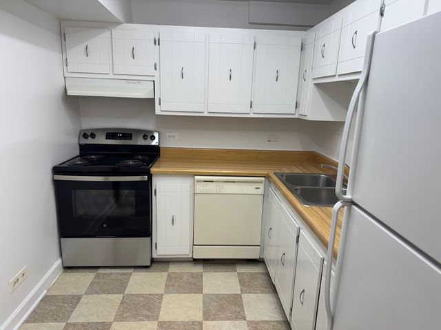 700 perrie Drive 305, Elk Grove Village, IL 60007