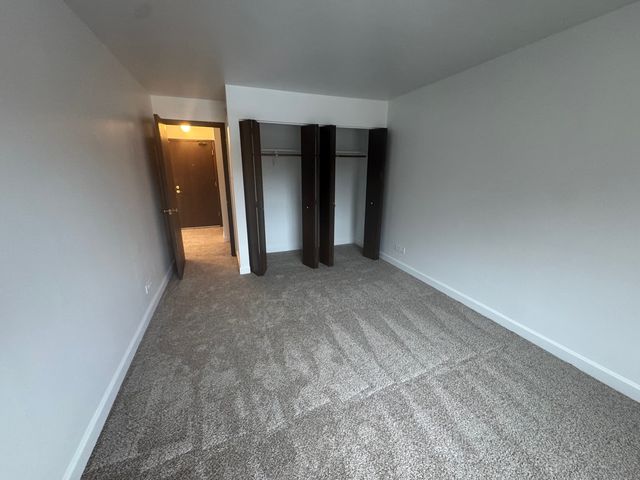 700 perrie Drive 305, Elk Grove Village, IL 60007