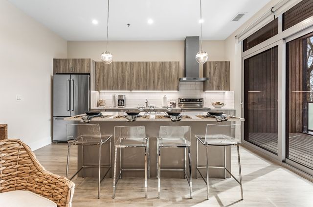 435 Madison Street 204, Oak Park, IL 60302