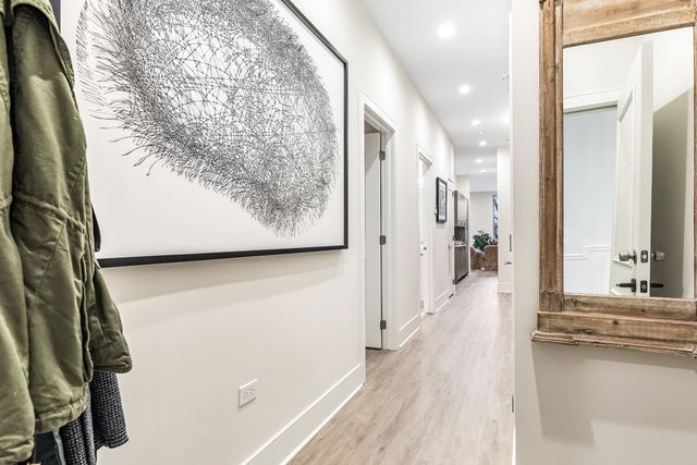 435 Madison Street 204, Oak Park, IL 60302