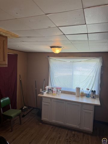 2201 NW Clay ST, Topeka, KS 66608
