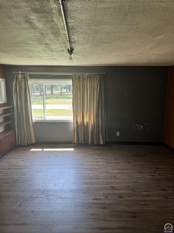 2201 NW Clay ST, Topeka, KS 66608