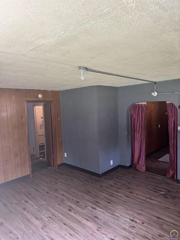 2201 NW Clay ST, Topeka, KS 66608