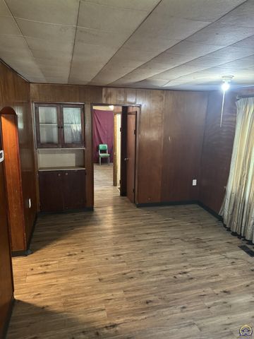 2201 NW Clay ST, Topeka, KS 66608