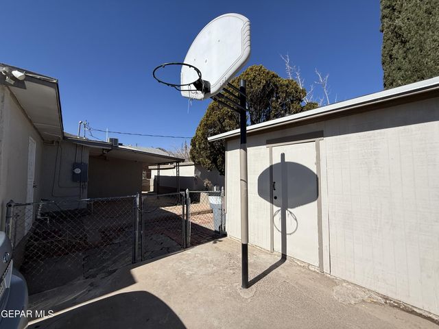 3411 LEAVELL Avenue, El Paso, TX 79904