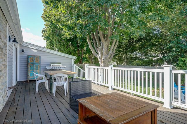 18 Sylvan Terrace, Newport, RI 02840