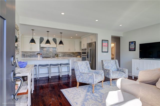 18 Sylvan Terrace, Newport, RI 02840