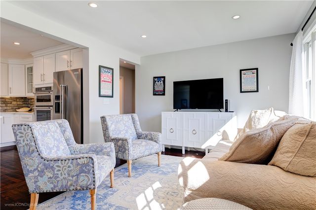 18 Sylvan Terrace, Newport, RI 02840