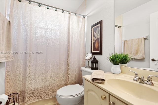 15867 SW 44th St, Miami, FL 33185