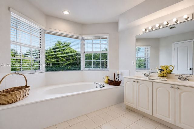 15867 SW 44th St, Miami, FL 33185