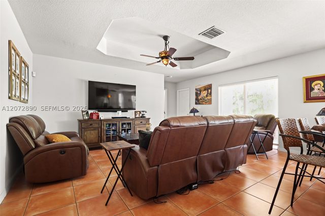 15867 SW 44th St, Miami, FL 33185