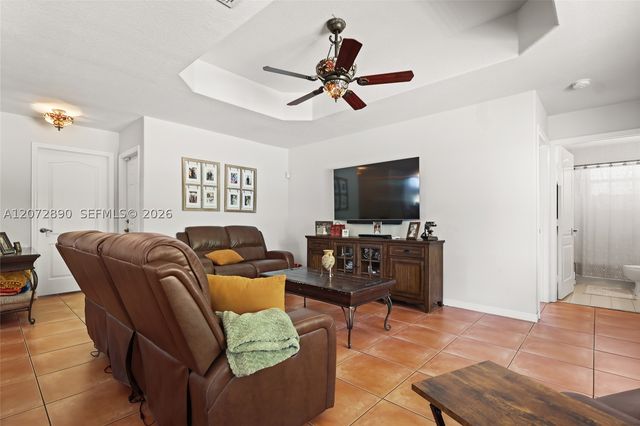 15867 SW 44th St, Miami, FL 33185