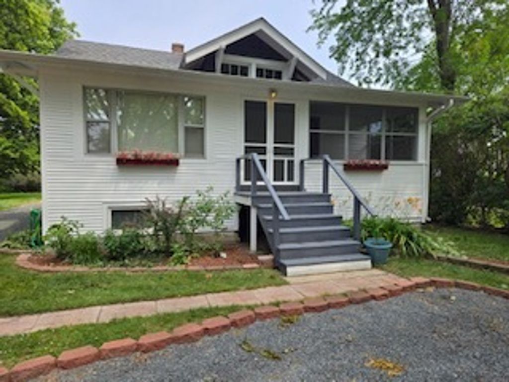 255 S Happ Road, Northfield, IL 60093