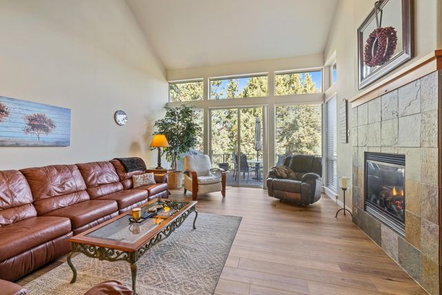 10674 Village Loop, Redmond, OR 97756