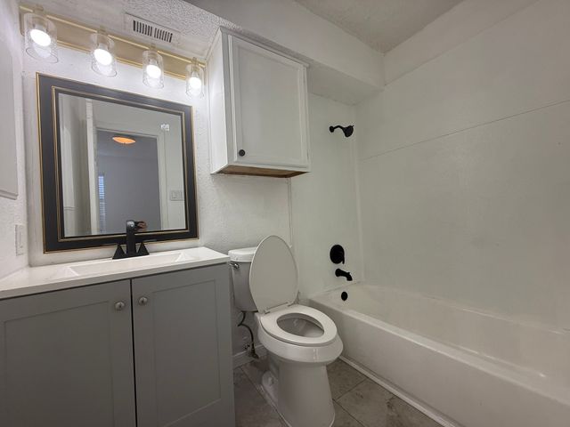 9813 Walnut Street 302, Dallas, TX 75243