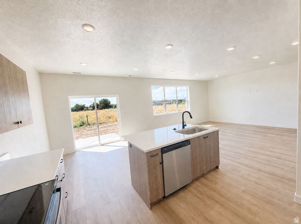 1049 N SUMMIT VIEW DR, Harrisville, UT 84404 — photo 2