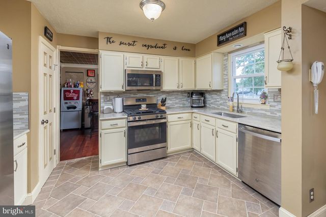 106 GLASGOW RD, Williamstown, NJ 08094