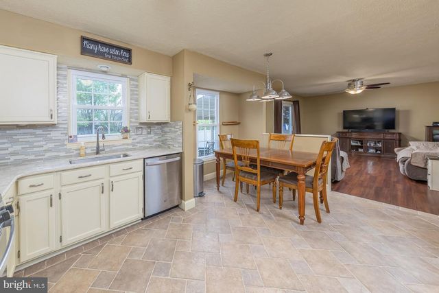 106 GLASGOW RD, Williamstown, NJ 08094