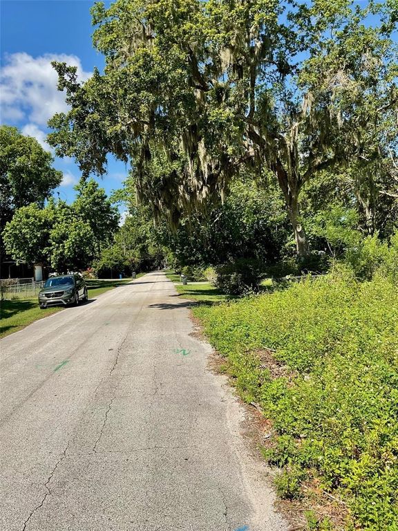 Image 7 of property listing at PAIGE AVENUE, New Smyrna Beach, FL 32168
