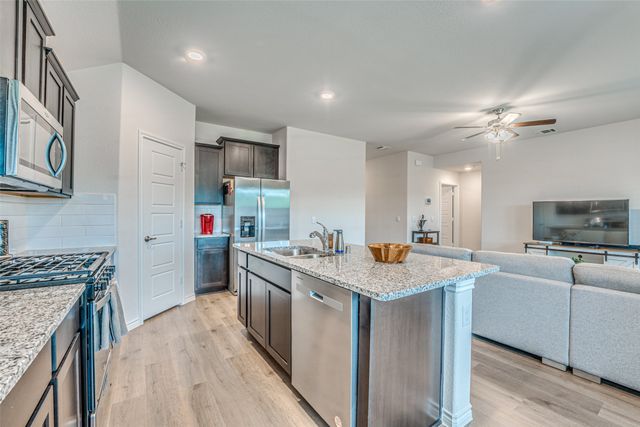 3821 KENWORTH Lane, Mckinney, TX 75071
