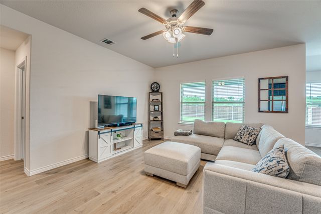 3821 KENWORTH Lane, Mckinney, TX 75071