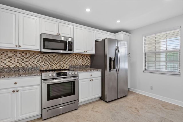 3503 Oaks Way 405, Pompano Beach, FL 33069