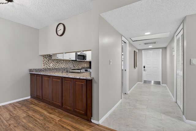 3503 Oaks Way 405, Pompano Beach, FL 33069