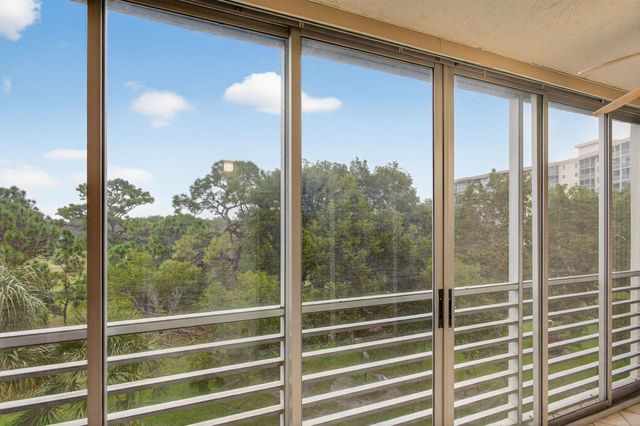 3503 Oaks Way 405, Pompano Beach, FL 33069