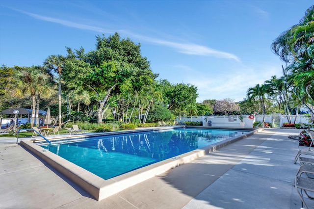 3503 Oaks Way 405, Pompano Beach, FL 33069