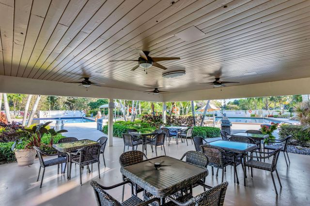 3503 Oaks Way 405, Pompano Beach, FL 33069