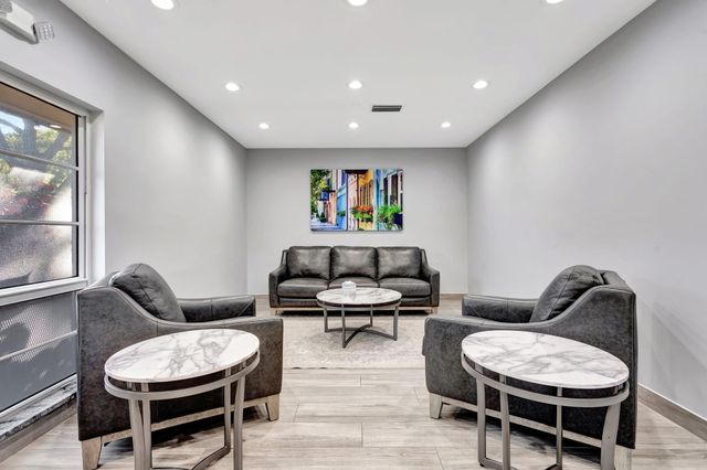 3503 Oaks Way 405, Pompano Beach, FL 33069